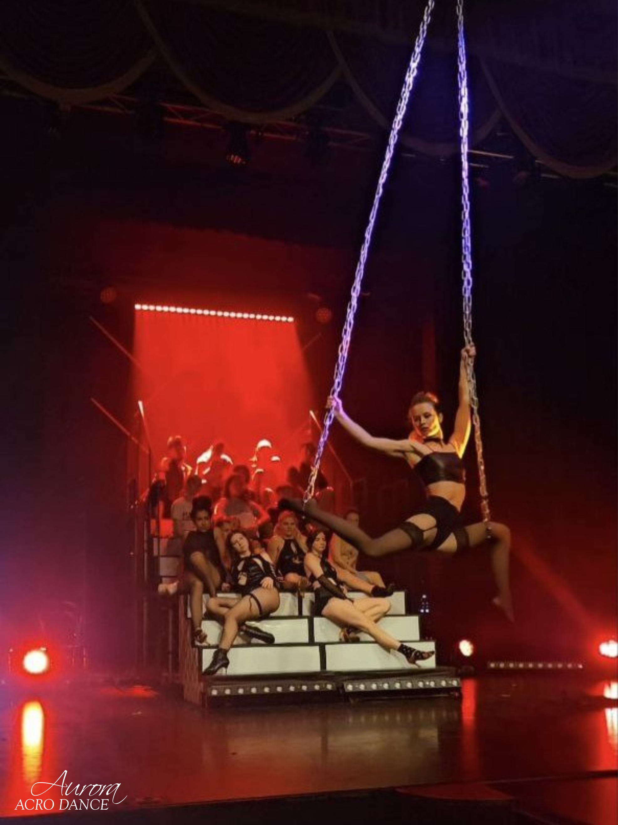 Akrobatické vystoupení - aerial chains - řetězy